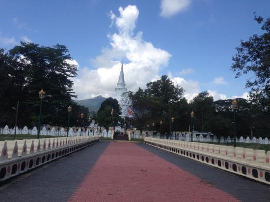 Mahiyangana Temple